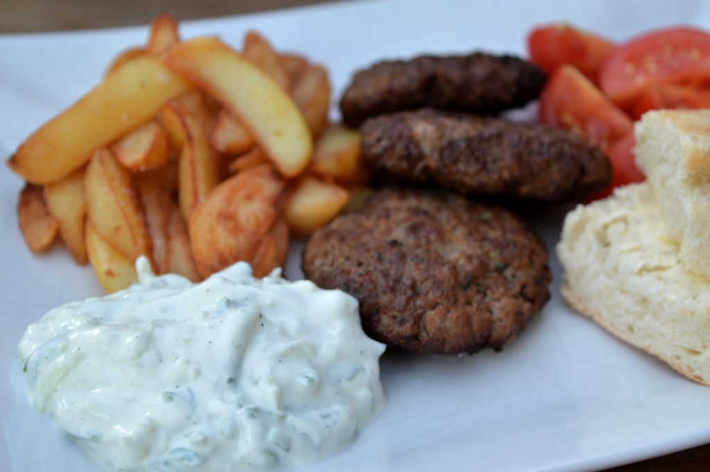 Grekiska biffar med tzatziki 2