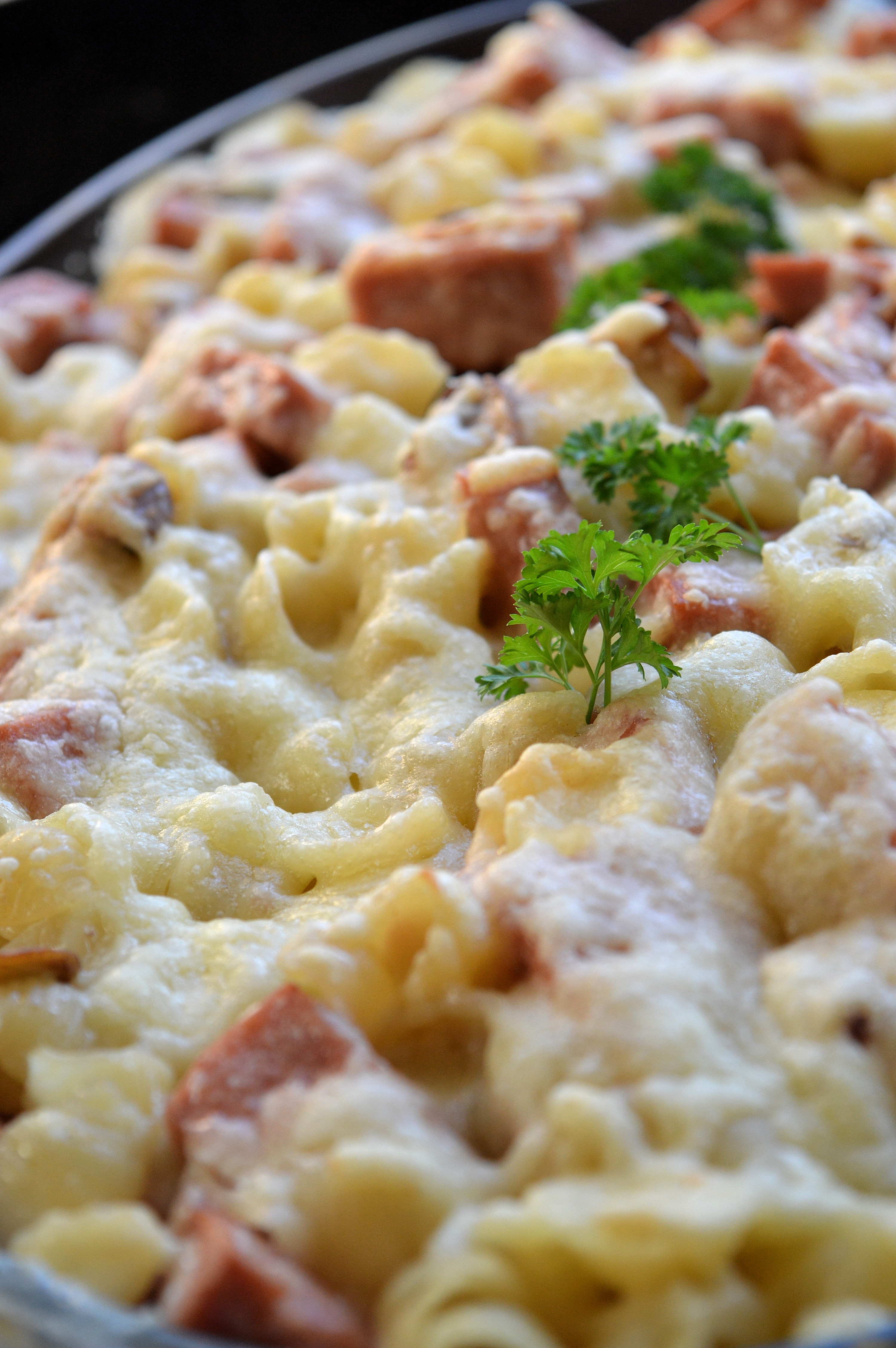 Pasta- & korvgratäng med smak av champinjon