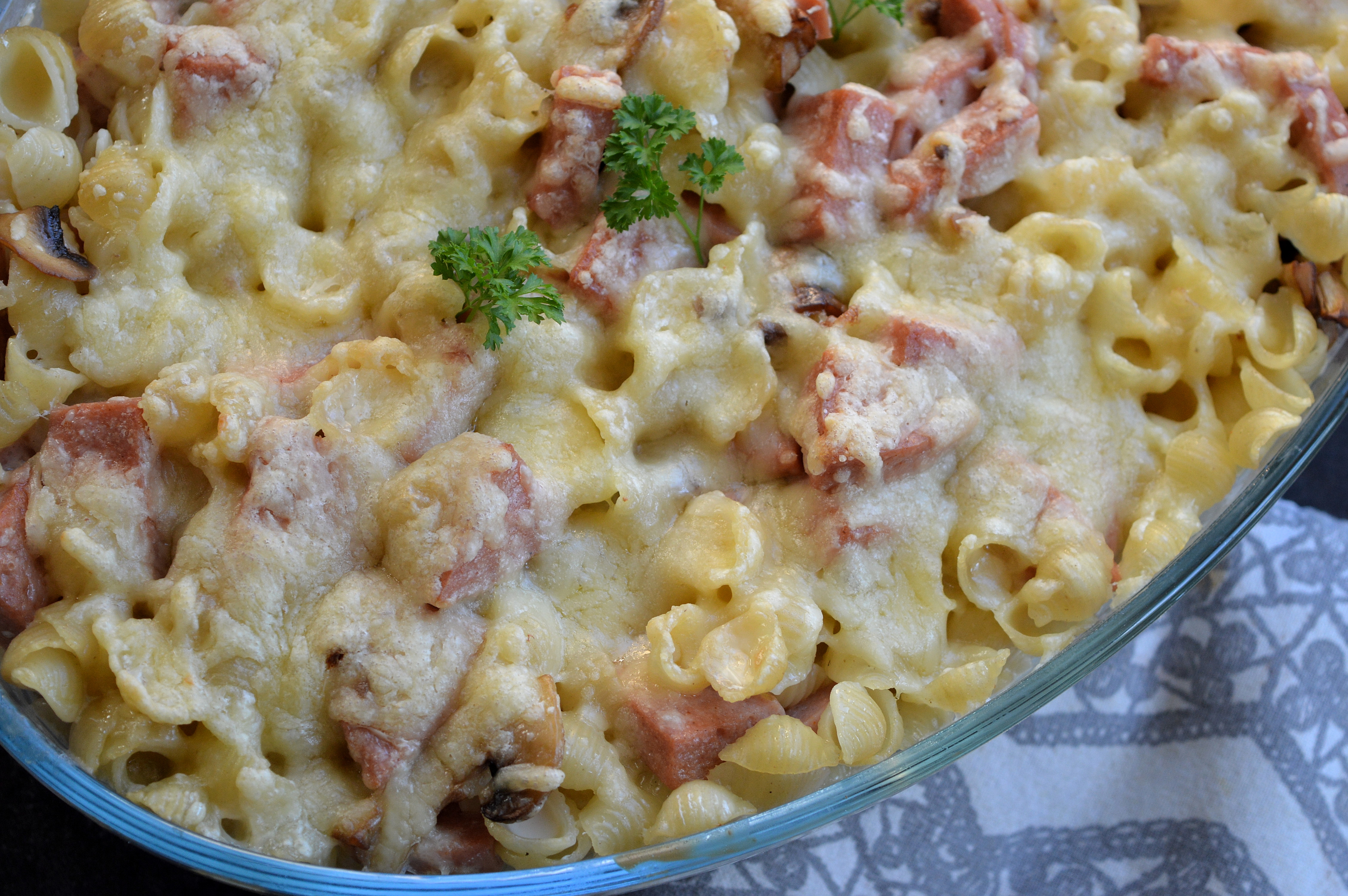 Pasta- & korvgratäng med smak av champinjon