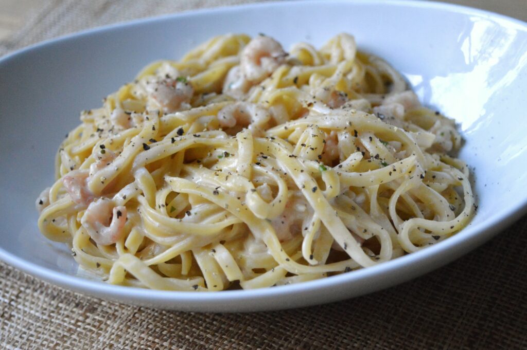 Krämig pasta med räkor & parmesan