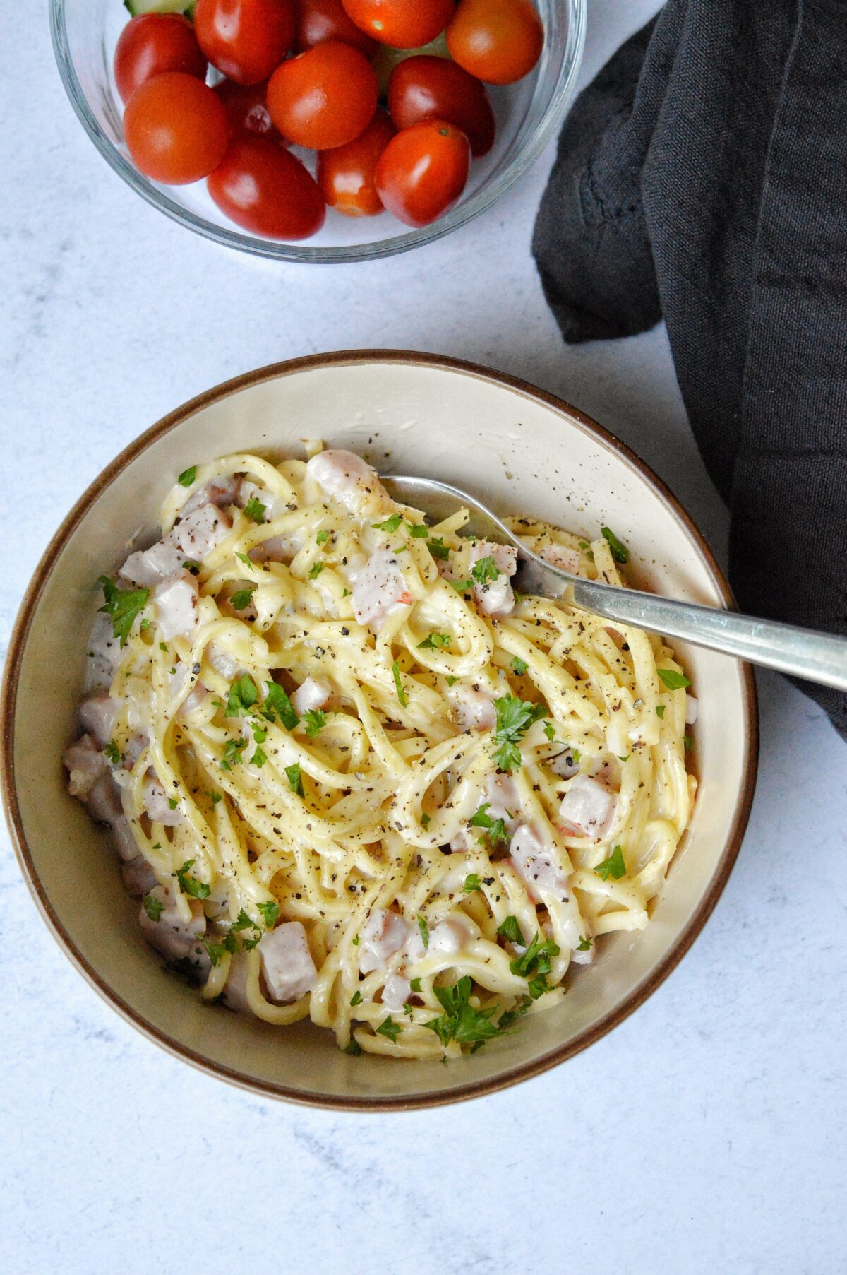Spagetti med krämig kasslersås