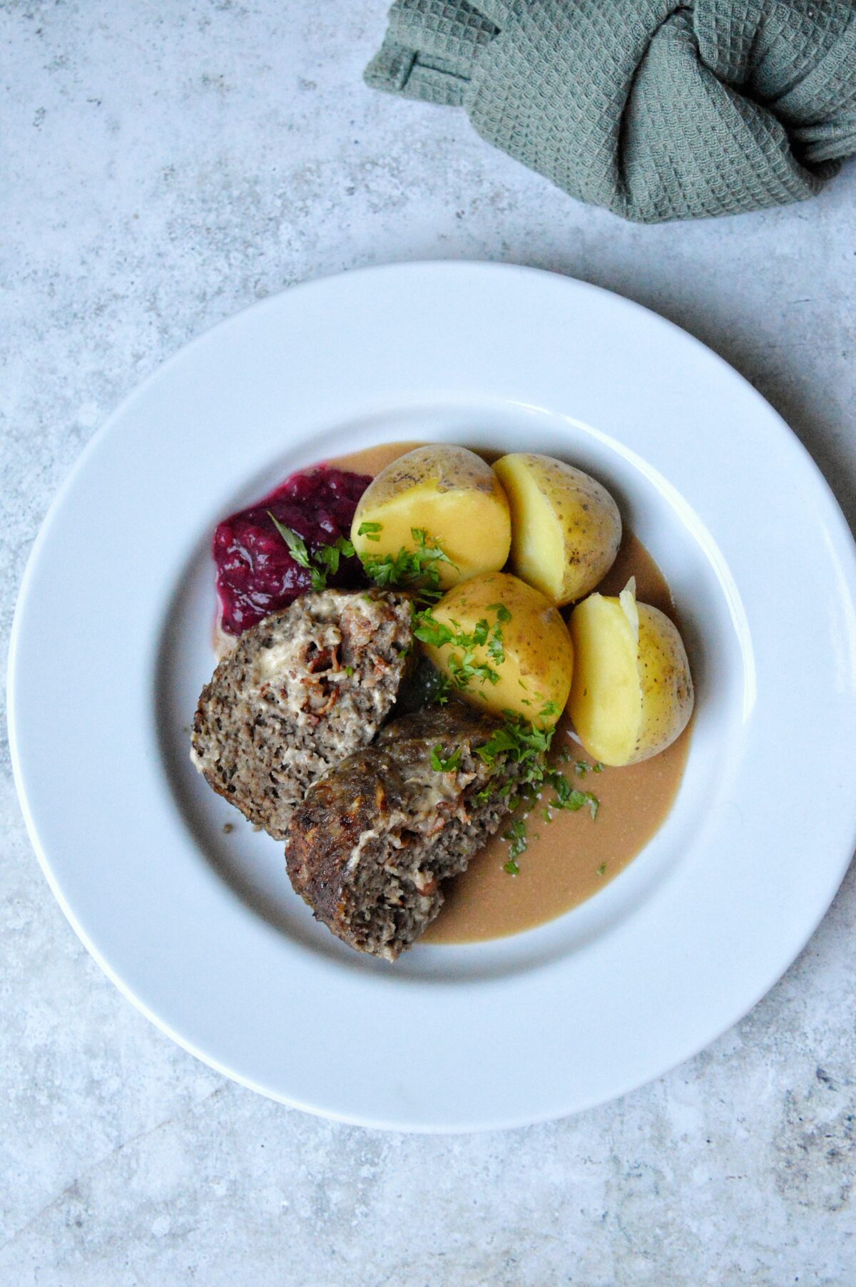 Köttfärslimpa med färskost & bacon