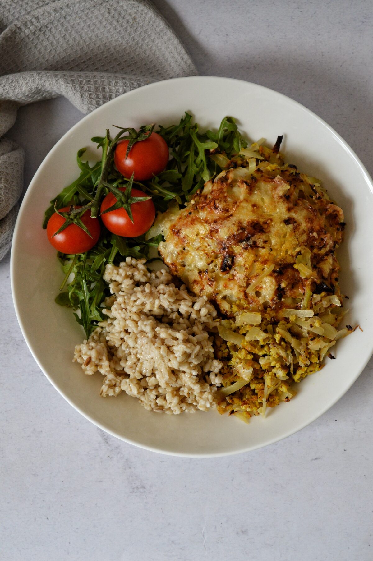 Vitkålsgratäng med curryfärs